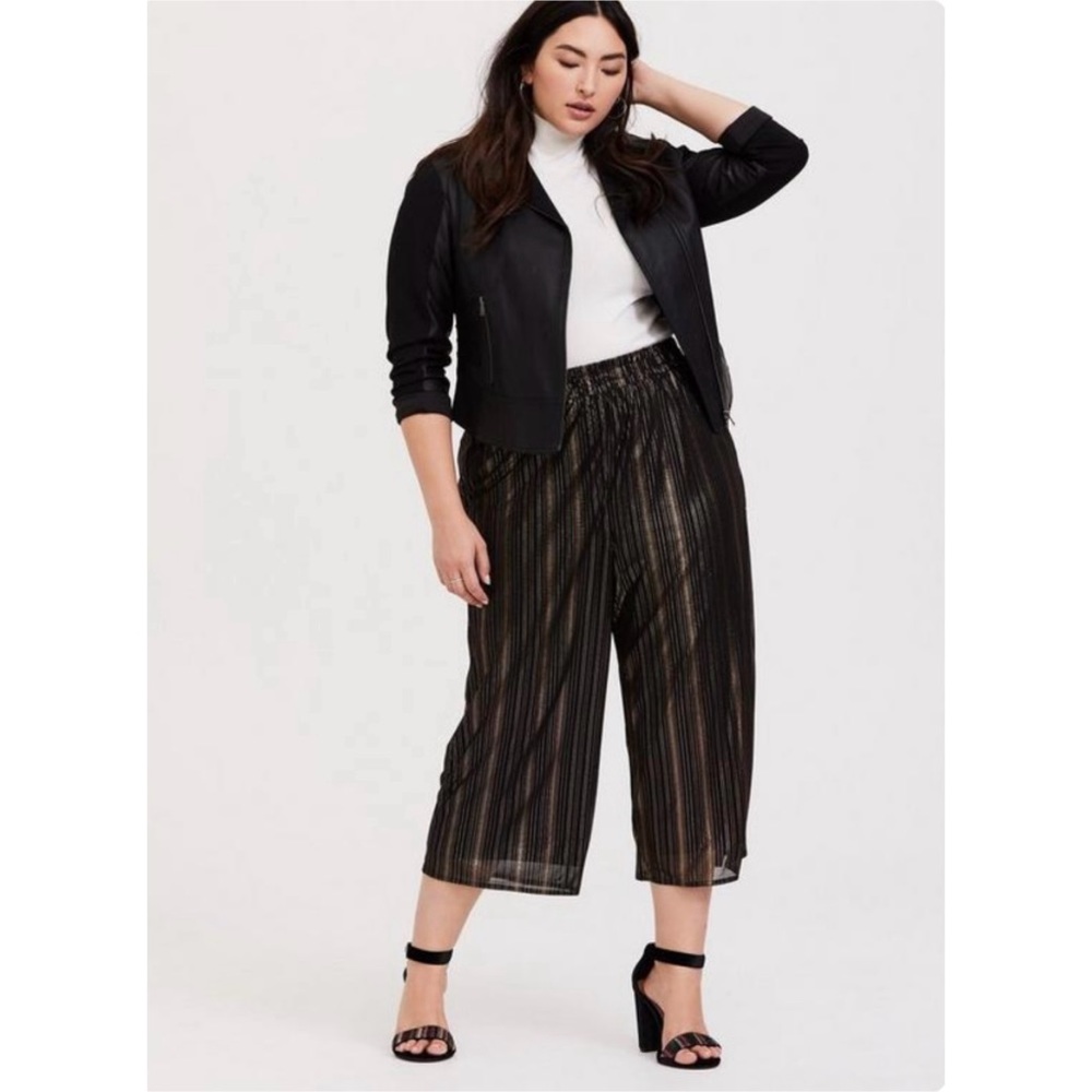 Torrid Black & Gold Shiny Metallic Culotte Cropped Wide Leg Plus Size Pants